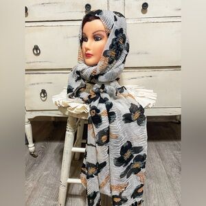 Floral Patterned Scarf in Black and Gold